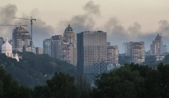 Ukraine beruhigt Bürger und Diplomaten angesichts von Putins Drohungen