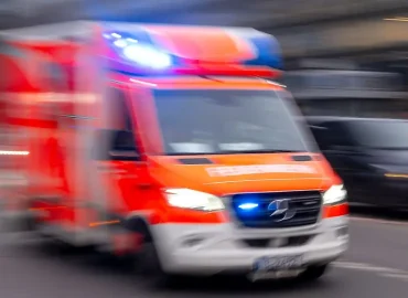 Verkehrsunfall in Hamburg-Neuenfelde: Linienbus kollidiert mit Transporter