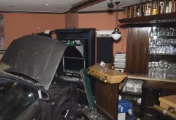 Verkehrsunfall in Friesoythe: Auto kracht in Kneipe