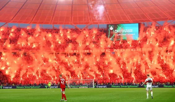 Fans protestieren gegen den DFB beim Pokalfinale