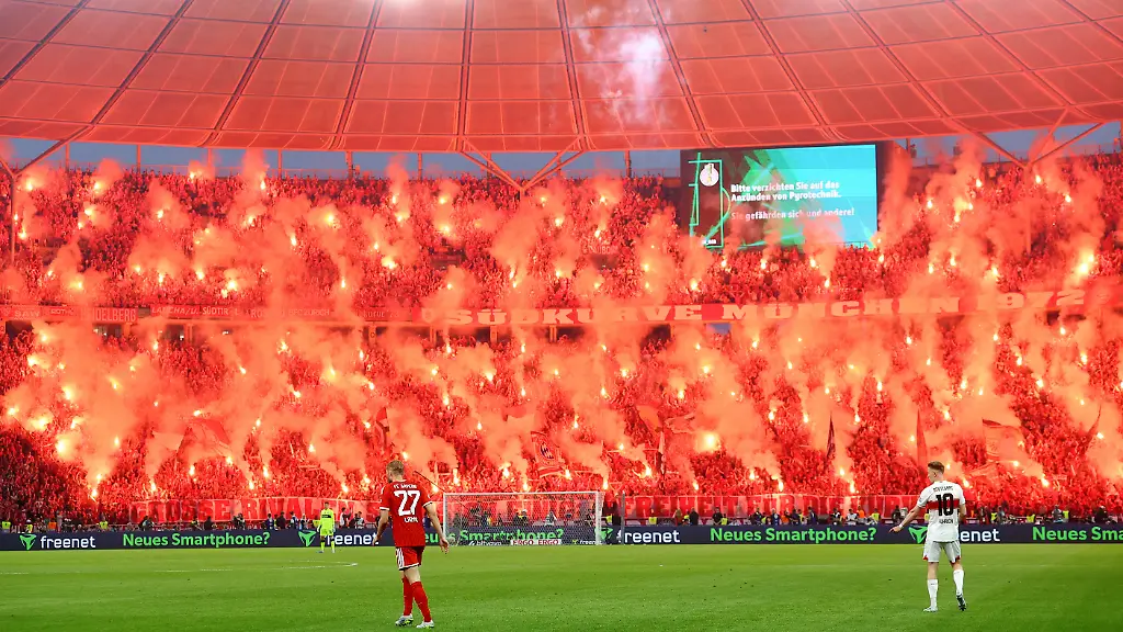Fans protestieren gegen den DFB beim Pokalfinale