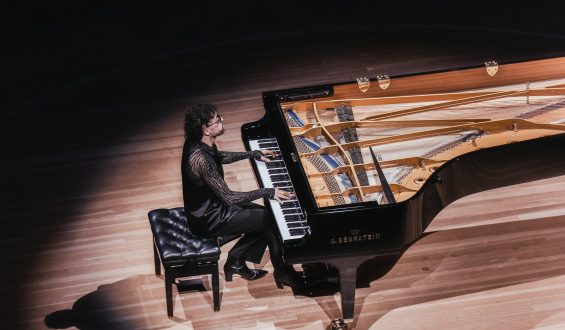 Pianist Sofiane Pamart: Inszenierung und Musik