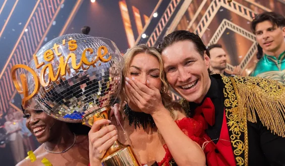 Anna-Carina Woitschack gewinnt die 19. Staffel von “Let’s Dance”