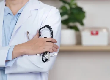Streit um Milliarden-Sparpaket: Gesundheitsministerin Warken warnt Ärzte
