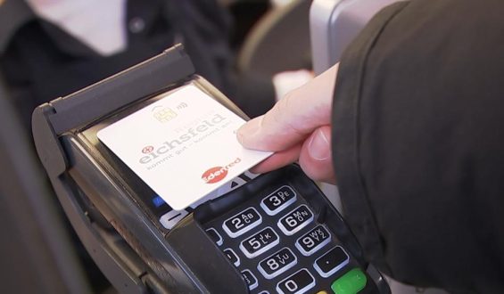 Gemischte Bilanz der Bezahlkarte für Asylbewerber