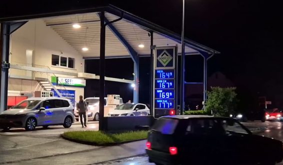 Spritwunder in Bayern: Warum Autofahrer die Tanksäule stürmen