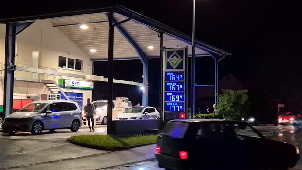 Spritwunder in Bayern: Warum Autofahrer die Tanksäule stürmen