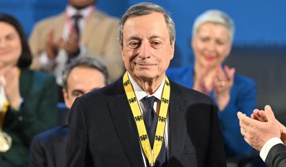 Mario Draghi erhält den Internationalen Karlspreis in Aachen