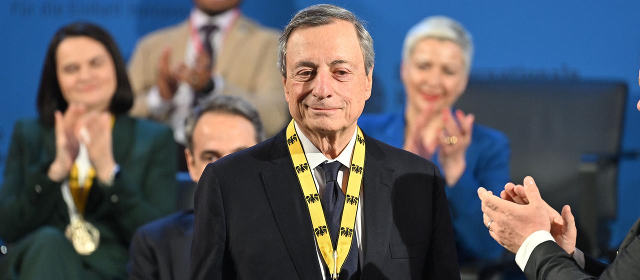 Mario Draghi erhält den Internationalen Karlspreis in Aachen