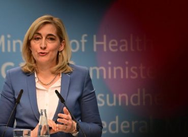 Warken plant Reform der Pflegeversicherung