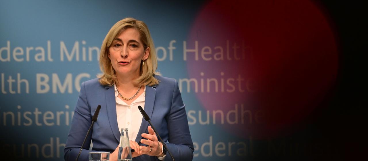 Warken plant Reform der Pflegeversicherung