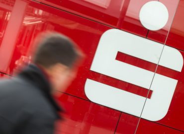 Prüfung der Privatflüge des Chefs der Stadtsparkasse Langenfeld