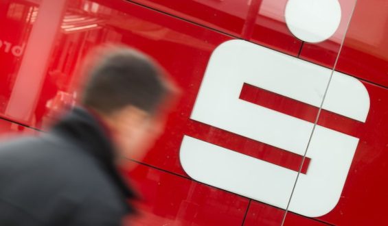 Prüfung der Privatflüge des Chefs der Stadtsparkasse Langenfeld