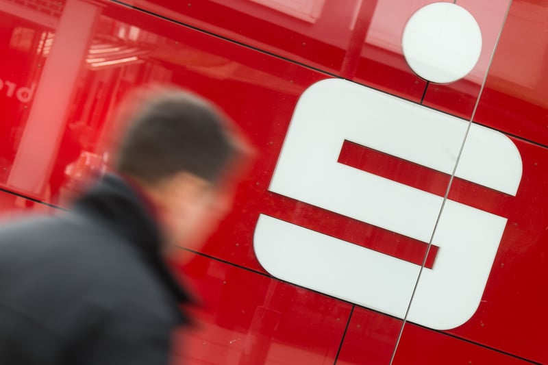 Prüfung der Privatflüge des Chefs der Stadtsparkasse Langenfeld