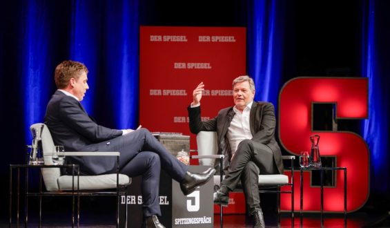 Robert Habeck über seine politische Vergangenheit und Zukunftsperspektiven
