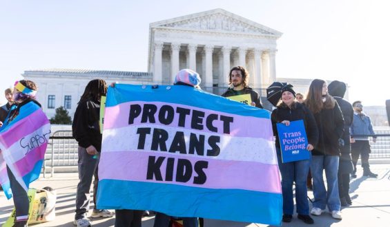 Demonstration für Transrechte vor dem Supreme Court