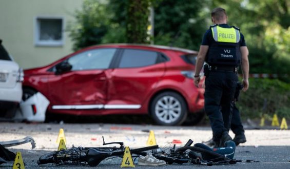 Verkehrsunfall in Dinslaken: Zwei Jugendliche sterben
