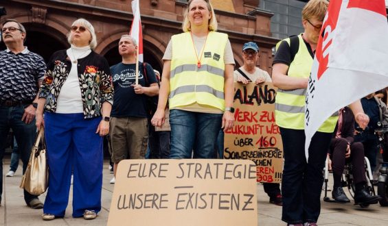 Zalando-Mitarbeiter in Erfurt protestieren gegen Standortschließung