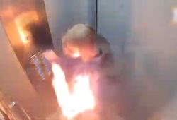 Explodierte Powerbank füllt Aufzug mit Rauch