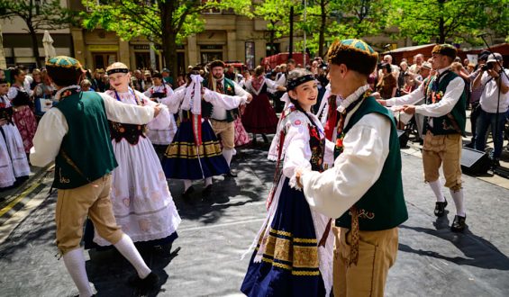 Sudetendeutsche feiern traditionelles Pfingsttreffen erstmals in Tschechien