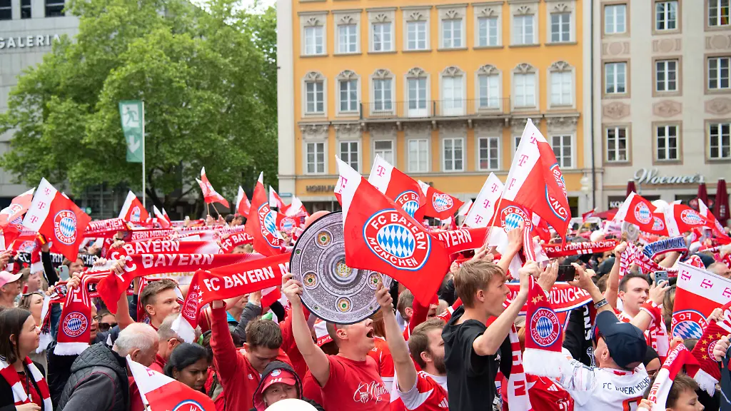 Bayern-Fans bei Meisterfeier durch Banner beleidigt