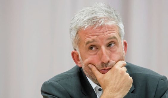 Streit um Bühnenzugang für Rollstuhlfahrerin in Tübingen
