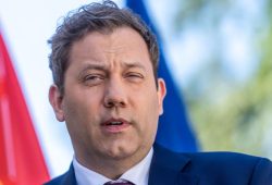 Expertenkritik an Finanzminister: Steuerpolitik im Fokus