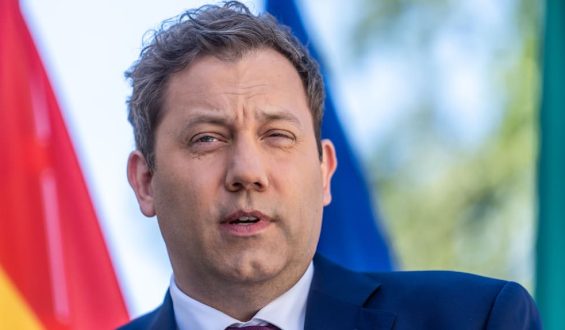 Expertenkritik an Finanzminister: Steuerpolitik im Fokus
