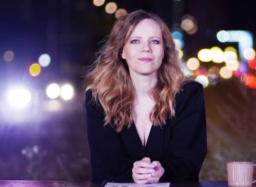 Sarah Bosetti kritisiert AfD-Forderungen und thematisiert Homeschooling