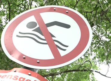 Achtung bei Hitze: Baden im Rhein kann teuer werden