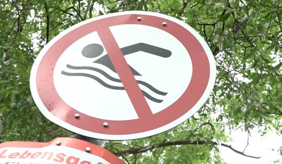Achtung bei Hitze: Baden im Rhein kann teuer werden