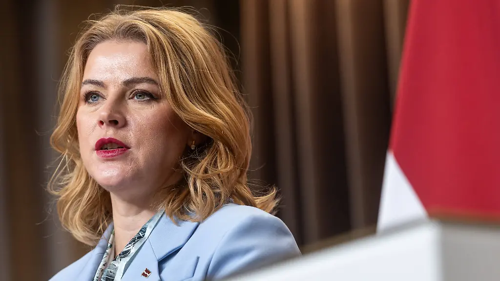 Regierung in Lettland: Rücktritt der Ministerpräsidentin nach Drohnenstreit