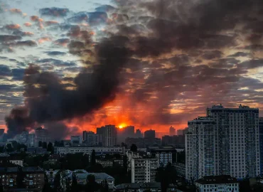 Russland droht erneut mit Angriffen auf Kiew und warnt Diplomaten