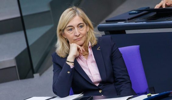 Pflegeversicherung in Deutschland: Defizit steigt drastisch