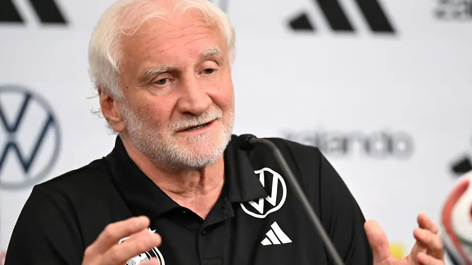 Roque Santa Cruz gibt Paraguay Tipps im Spiel gegen Deutschland