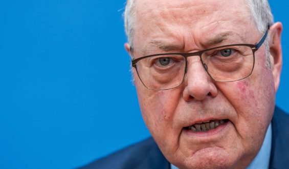 Steinbrück fordert neuen Umgang mit der AfD