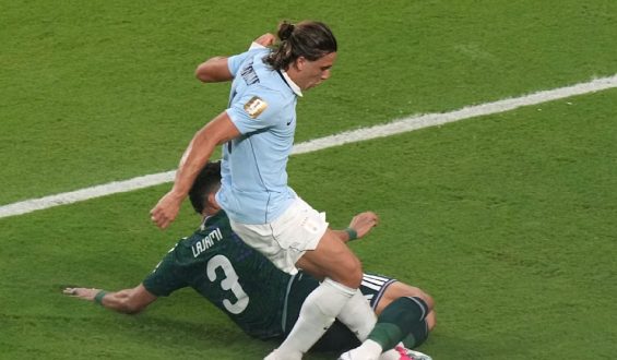 Schwacher Start der Favoriten – nach Spanien patzt auch Uruguay