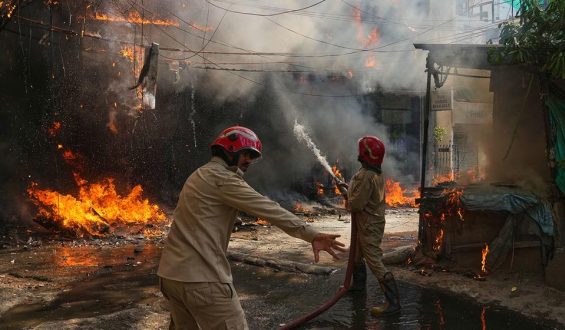 Brand in Neu-Delhi fordert zahlreiche Opfer
