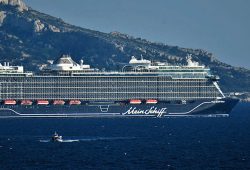 Evakuierung eines Kreuzfahrtschiffs wegen Sprengstoffalarms in Kiel