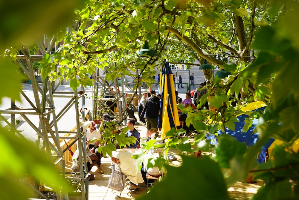 Sommerliche Outdoor-Gastronomie in München