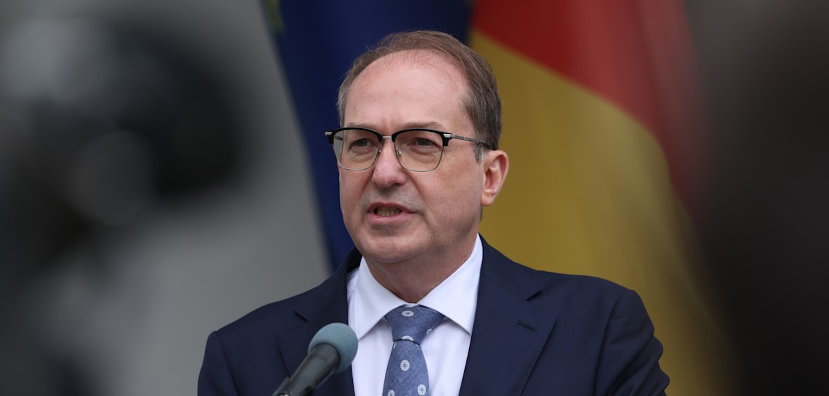 Innenminister Dobrindt warnt vor Drohnenangriffen auf den Bundestag