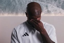 Curacao-Stürmer von Emotionen überwältigt