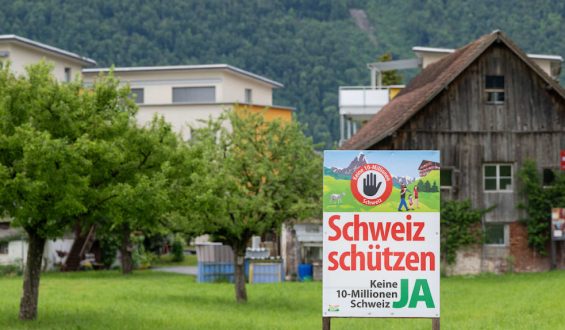 Schweizer stimmen über Bevölkerungsgrenze ab