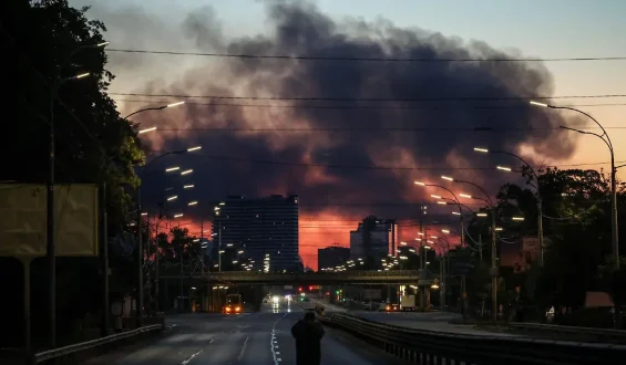 Heftige Angriffe auf Kiew: Tote und Verletzte in der Ukraine
