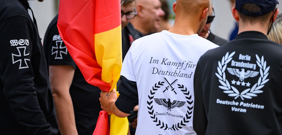 Grüne kritisieren Innenminister wegen Ignorieren von Rechtsextremismus