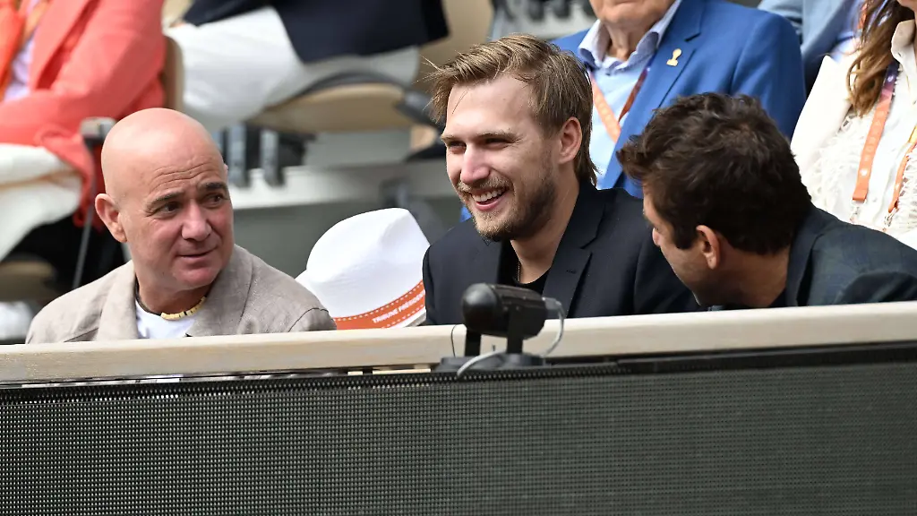 Andre Agassi verfolgt Zverev-Match mit Sohn Jaden in Paris