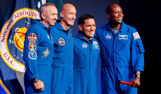 Keine Frau bei der ‘Artemis 3’-Mission: Nasa-Chef erklärt Entscheidung