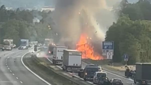 Explosionen auf der A6: Brennender Lkw sorgt für Vollsperrung