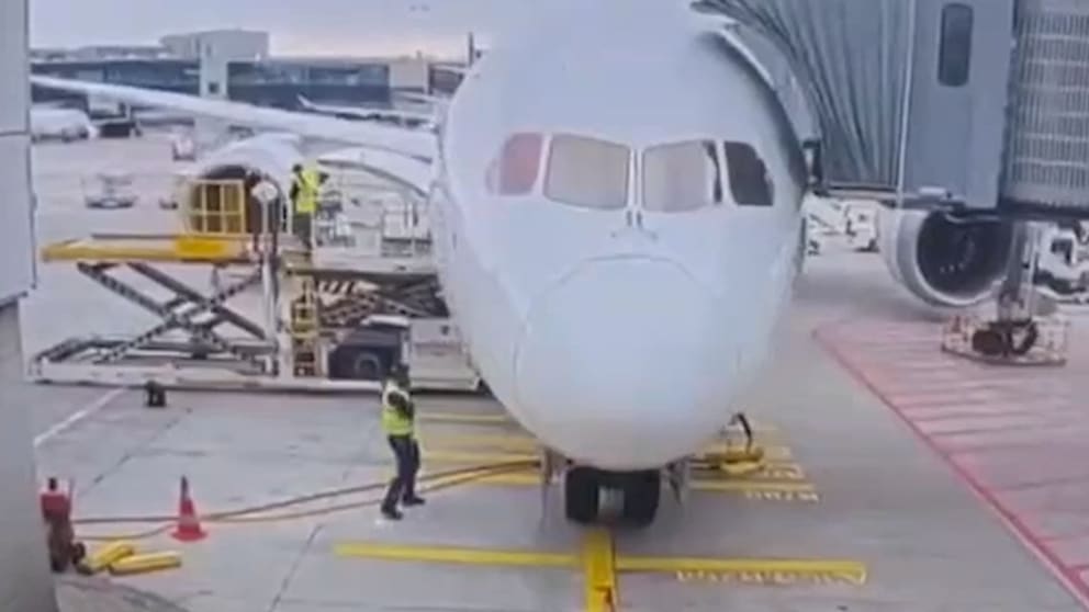 Unfall am Frankfurter Flughafen: Fahrwerk einer Boeing bricht zusammen
