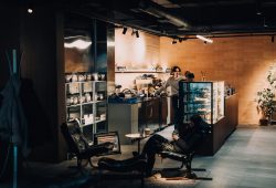 Der Flagship-Store des 1. Korps „Asow“ in Kiew: Krieg und Marketing